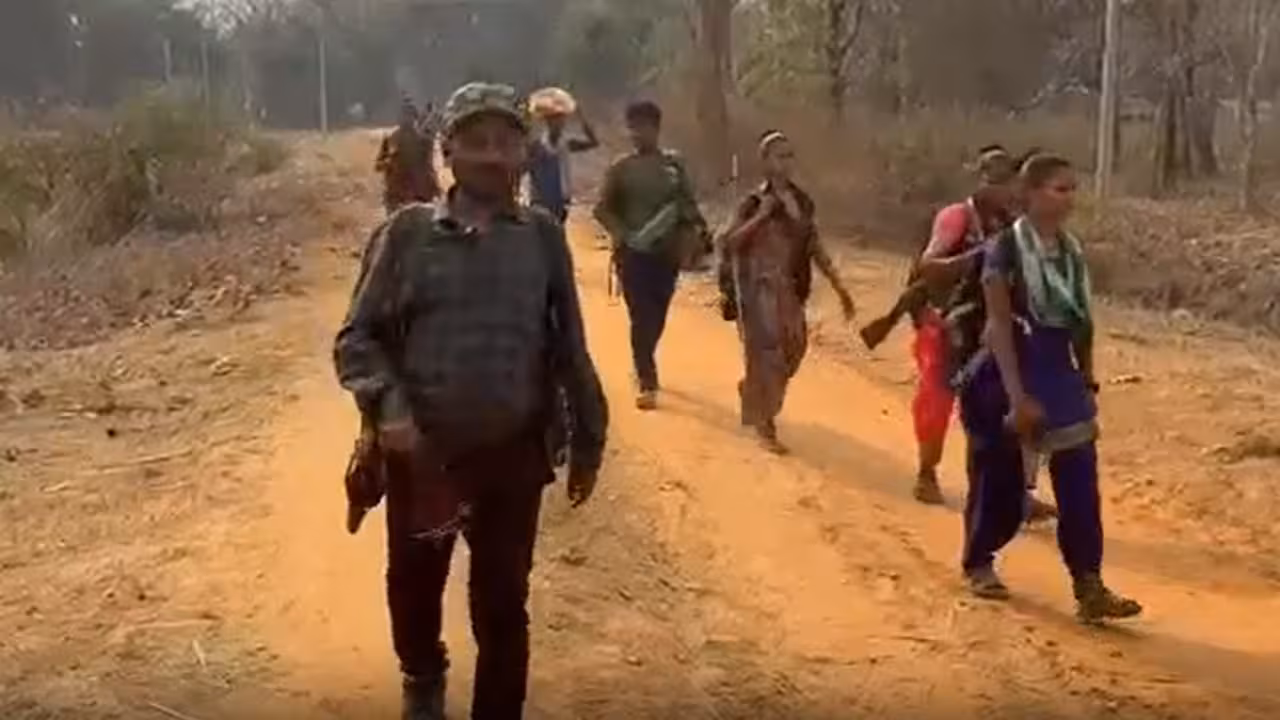 Maoist Leader Papa Rao Surrender | 35 ఏళ్ల అజ్ఞాతవాసానికి తెర.. పోలీసుల ఎదుట లొంగిపోయిన మావోయిస్టు అగ్రనేత పాపారావు
