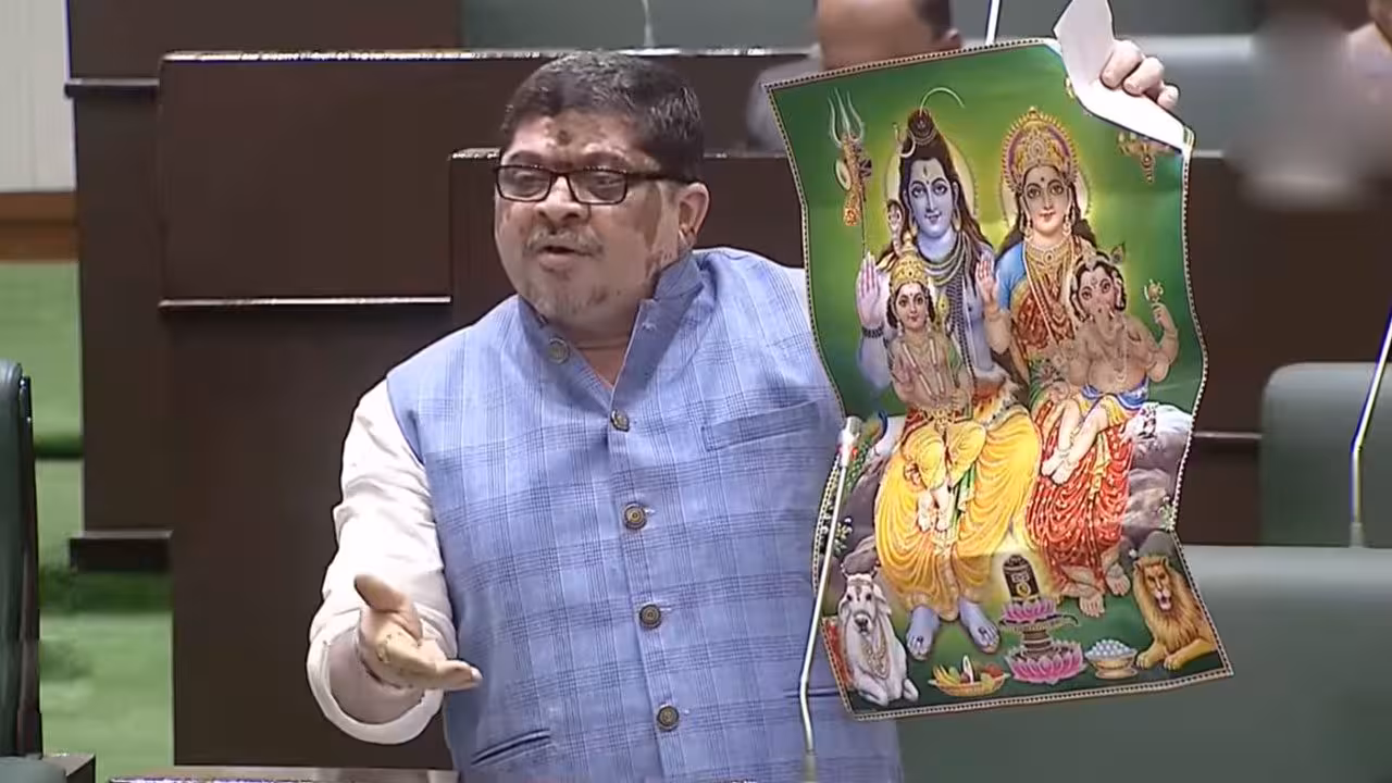 Ponnam Prabhakar | ఎన్ని వైరుధ్యాలున్నా.. శంకరుని పరివారంలా కలిసి ఉండాలి: మంత్రి పొన్నం ప్రభాకర్