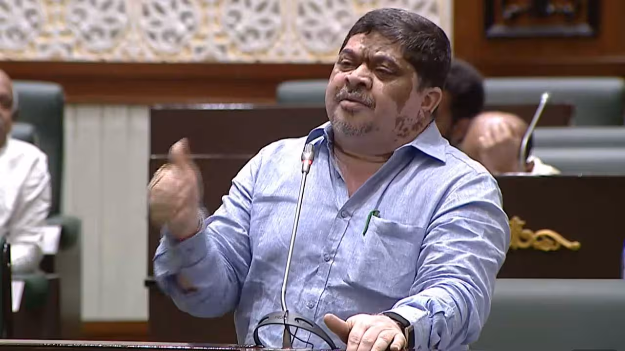 Ponnam Prabhakar | మోదీ వ్యాఖ్యల వల్లే ప్యానిక్.. పెట్రోల్ కొరతపై మంత్రి పొన్నం క్లారిటీ