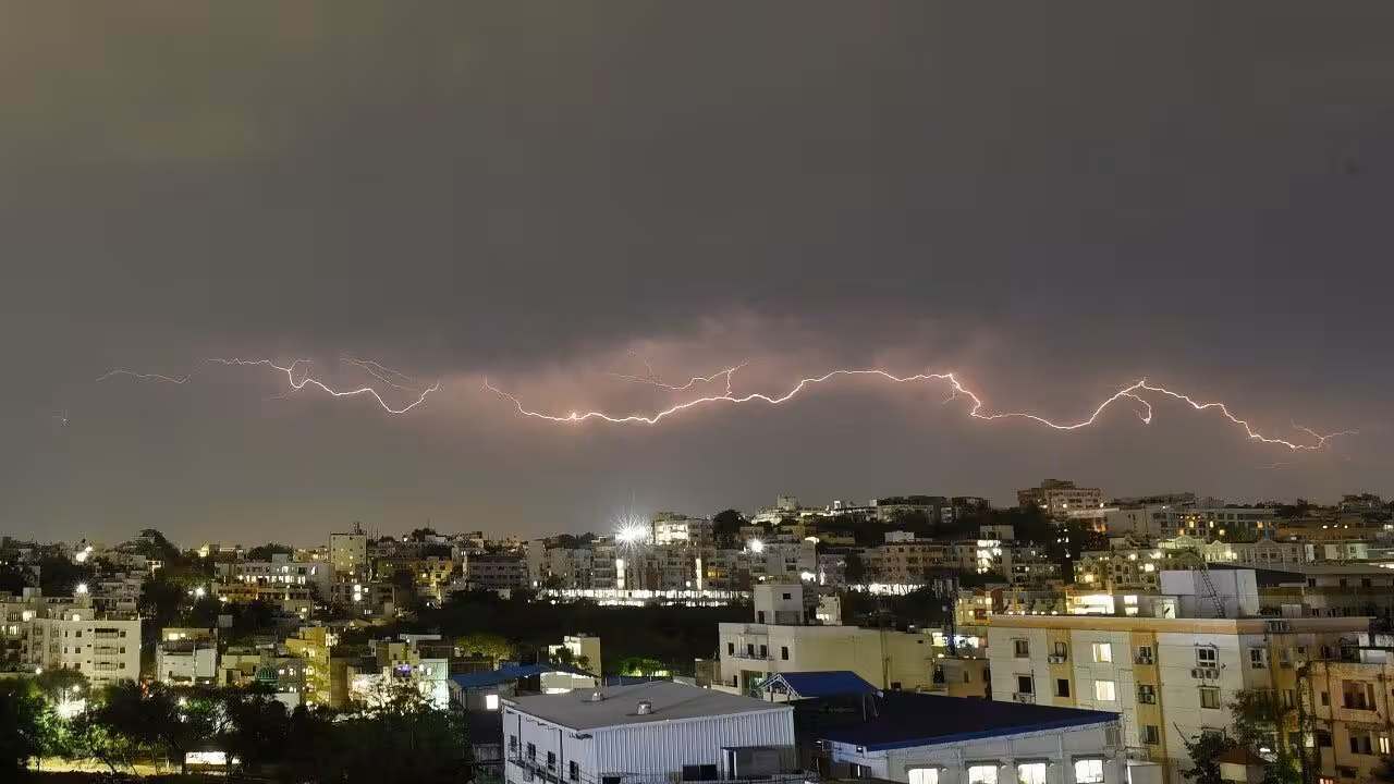 Rain | రానున్న రెండు రోజుల్లో ఉరుములు, మెరుపులతో కూడిన వానలు..