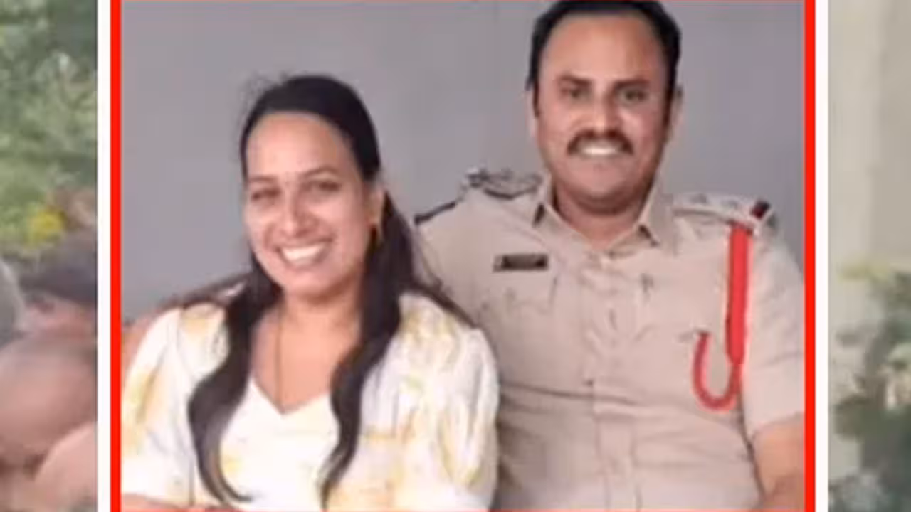 SI Chandrasekhar | అత్తగారింట్లో ఉరివేసుకున్న కరీంనగర్ టూటౌన్ ఎస్ఐ చంద్రశేఖర్.. ఐదు రోజుల క్రితం భార్య కూడా..