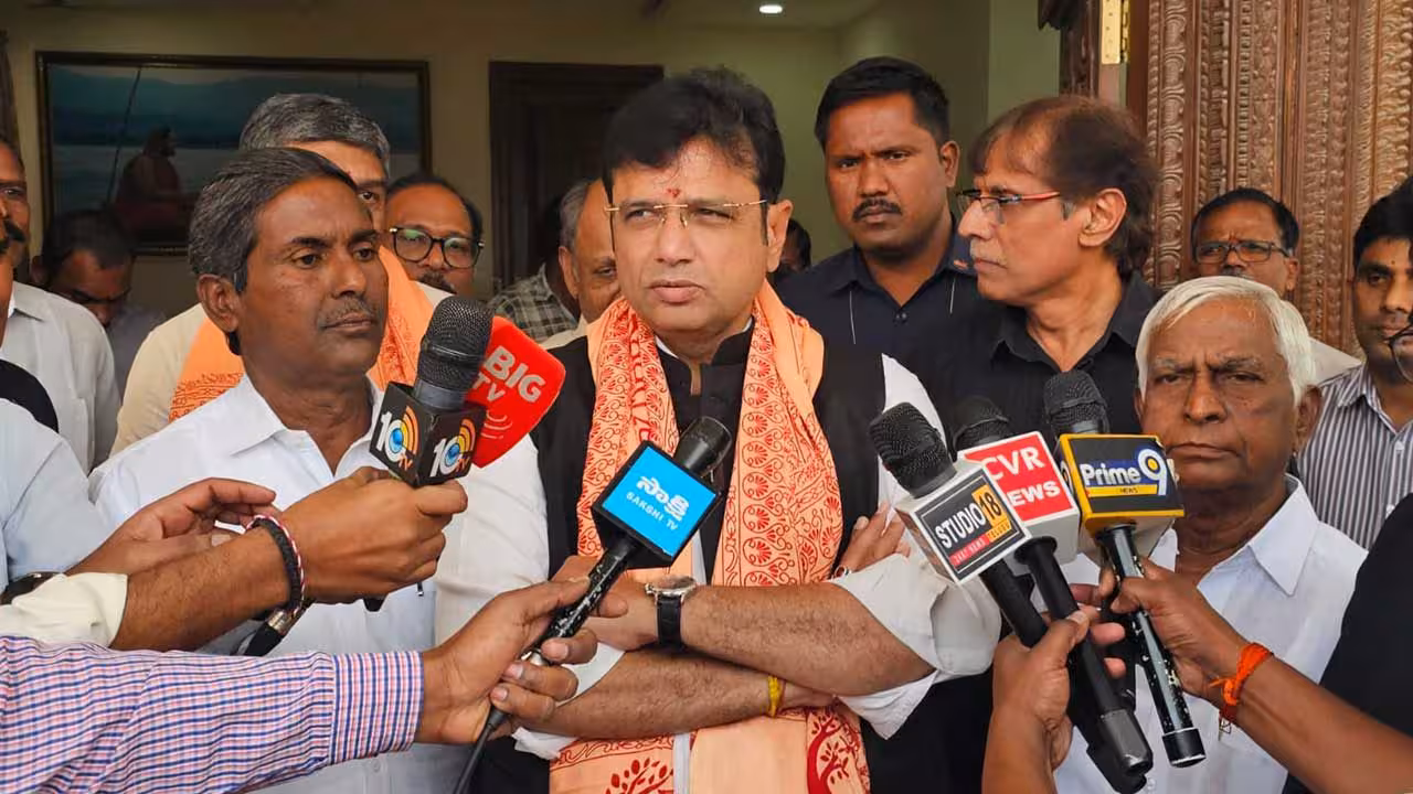 Minister Sridhar Babu | ఆ భూములు శారదా పీఠానివే.. ఇందులో ఎలాంటి సందేహం లేదు : మంత్రి శ్రీధర్ బాబు