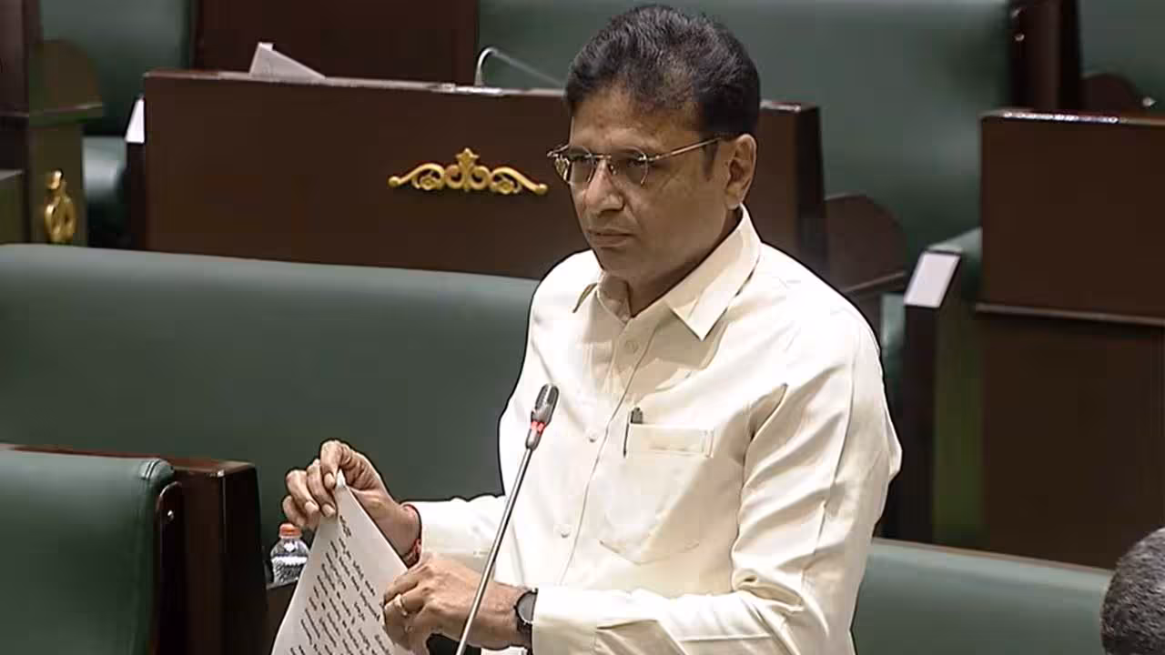 Sridhar babu | అనర్హత పిటిషన్లపై సభలో చర్చించలేం : మంత్రి శ్రీధర్ బాబు