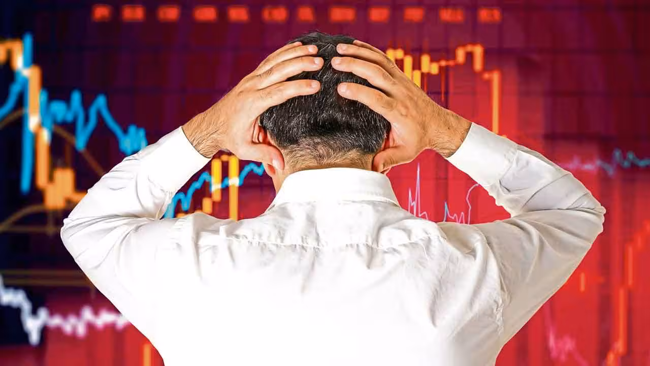 Stock Markets | రూ.8 లక్షల కోట్ల సంపద ఆవిరి.. స్టాక్ మార్కెట్లకు బ్లాక్ మండే..
