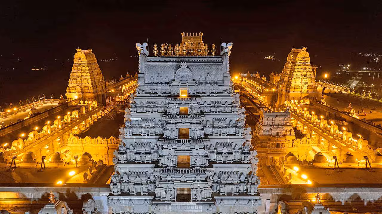 Lunar Eclipse | సంపూర్ణ చంద్రగ్రహణం.. ప్రముఖ ఆలయాలు మూసివేత