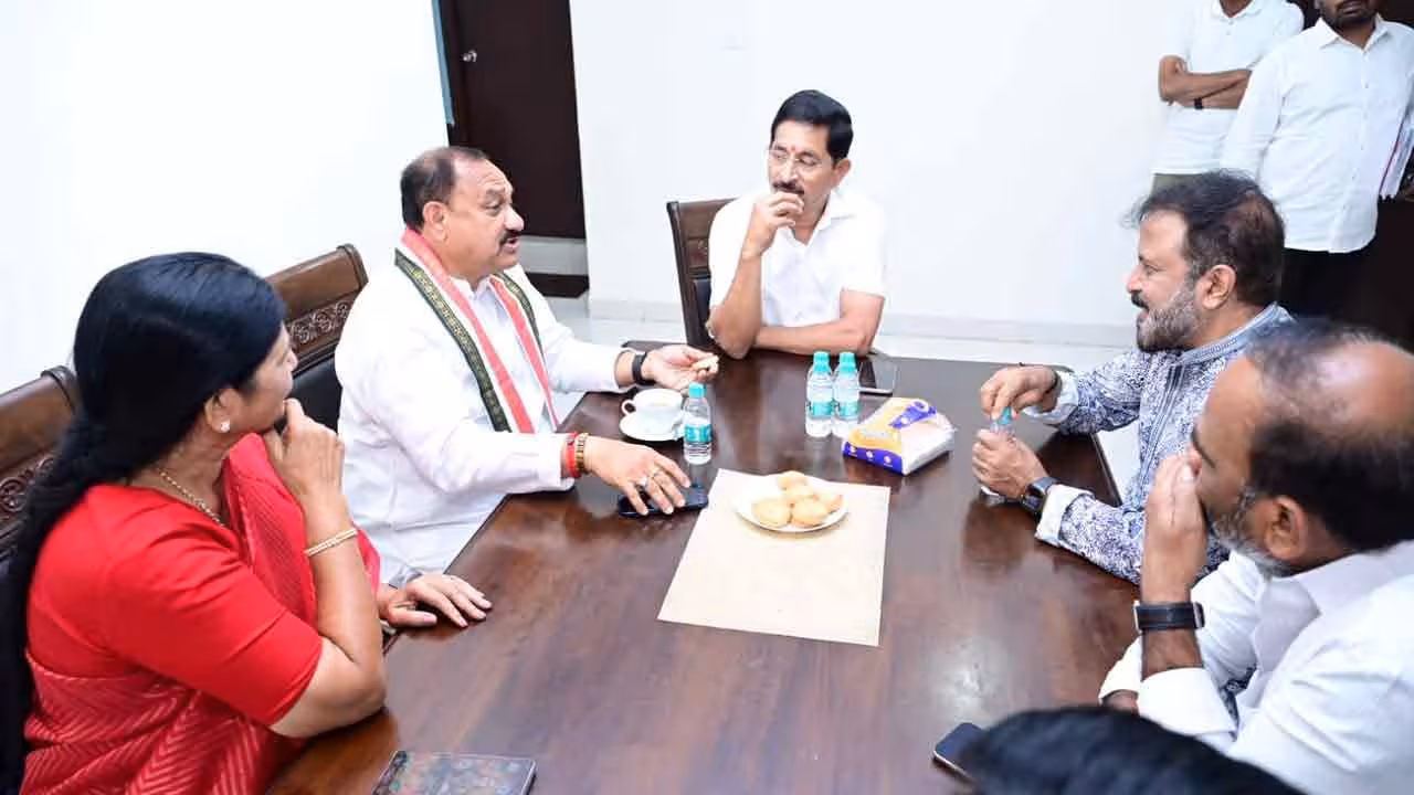 Congress Party | పార్టీ బలోపేతం దిశగా.. జిల్లా పర్యటనలకు కాంగ్రెస్ శ్రీకారం