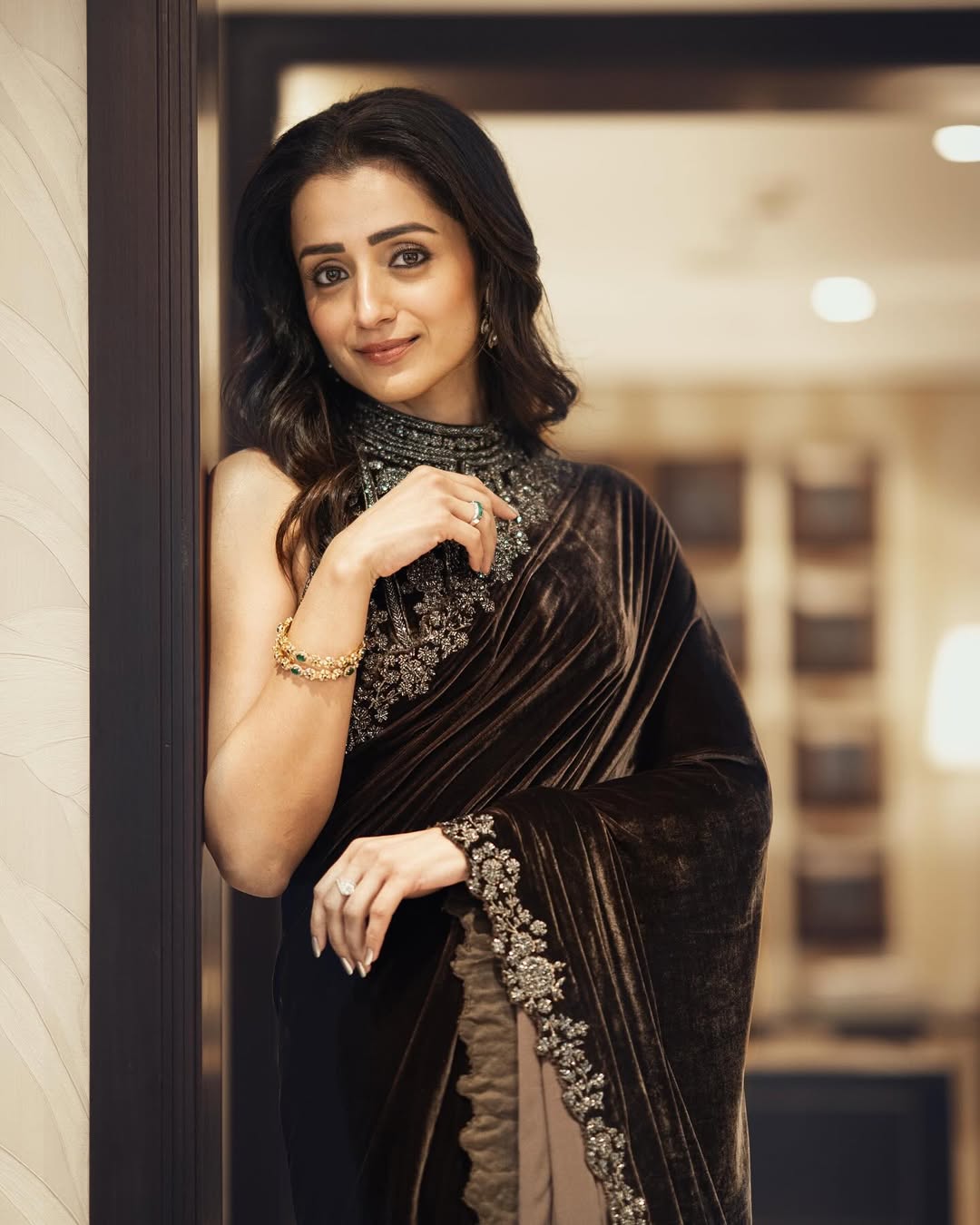 త్రిష కొత్త ఫొటోలకు నాలుగు గంటల్లోనే వన్ మిలియన్ వరకు లైక్స్ వచ్చాయి.