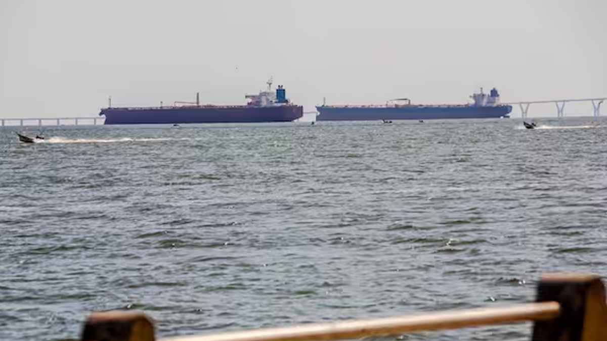Russian oil tanker takes u turn in south china sea and heads to india