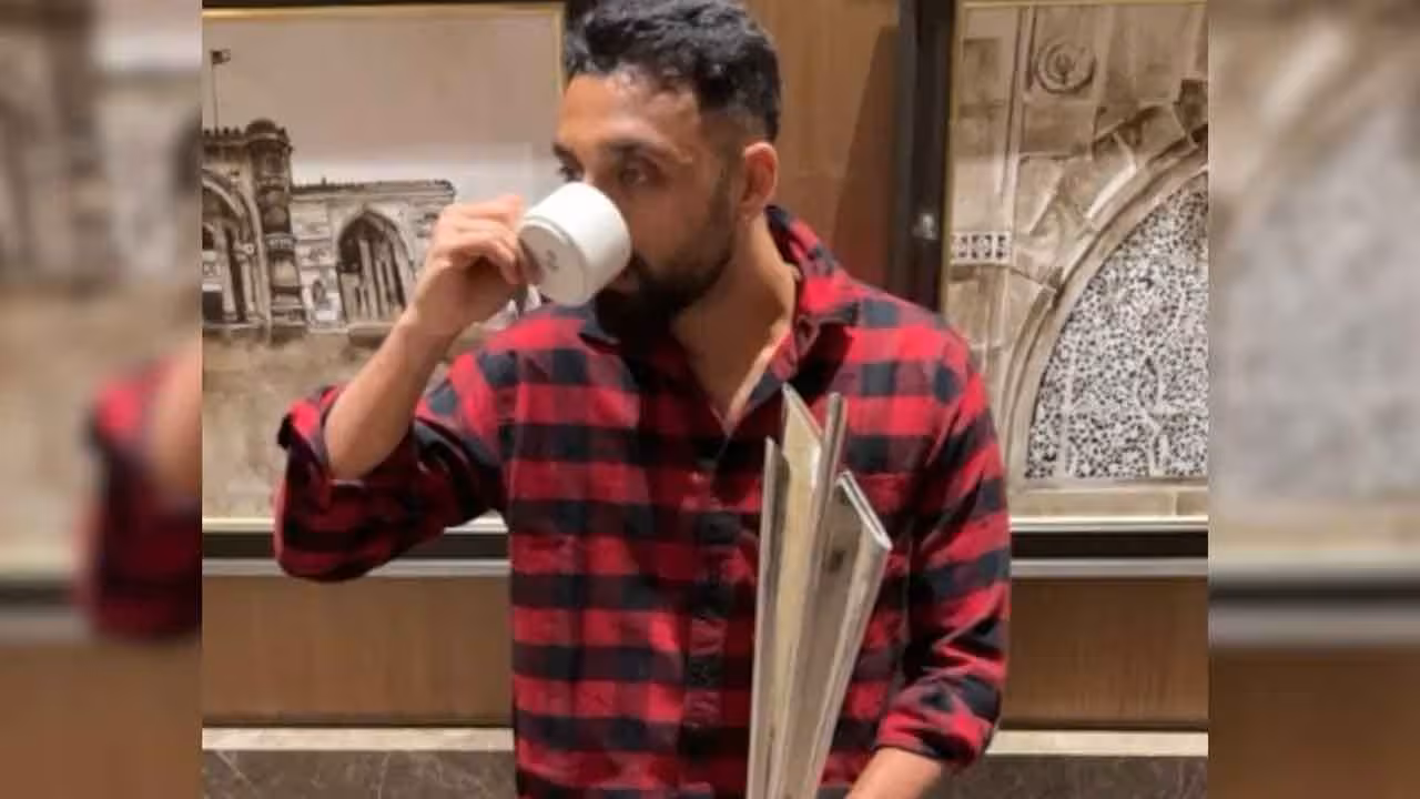 Varun Chakravarthy | టీ కప్పు, ప్రపంచ కప్ ట్రోఫీతో వరుణ్ ఫొటో.. పాక్కు గట్టి కౌంటర్..