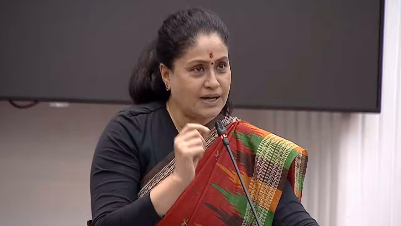 MLC Vijaya Shanthi | ఉద్యమకారులకు ఇచ్చిన హామీలు ఏమయ్యాయి..? రేవంత్ సర్కార్ను నిలదీసిన విజయశాంతి