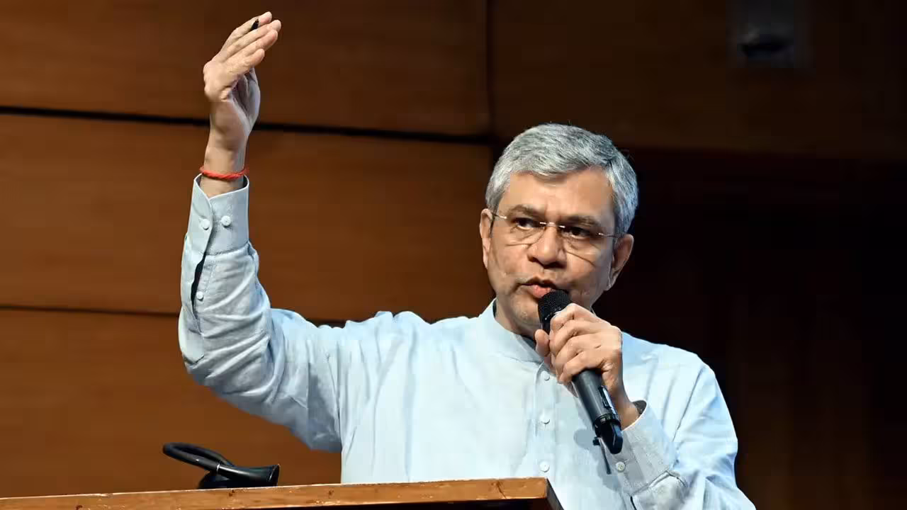 Union Cabinet Decisions | భారత్ మారిటైమ్ ఇన్సురెన్స్ పూల్ పథకం.. 2028 వరకు పీఎం సడక్ యోజన పొడిగింపు..!