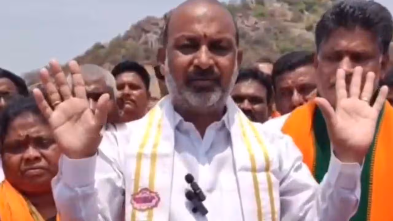 Bandi Sanjay | ఆరు గ్యారెంటీలు అమలు చేస్తే నేను రాజీనామా చేస్తా : బండి సంజయ్