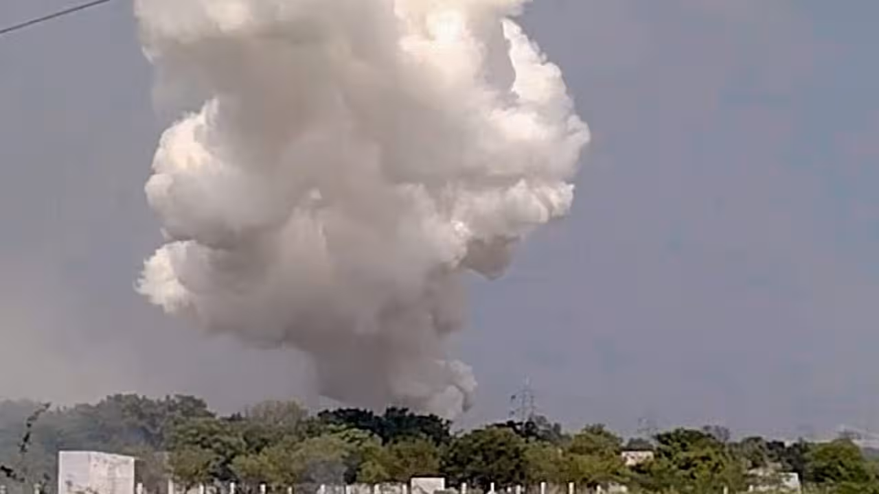 Tamil Nadu | విరుదునగర్లో బాణాసంచా ఫ్యాక్టరీలో భారీ పేలుడు.. 17 మంది దుర్మరణం..!