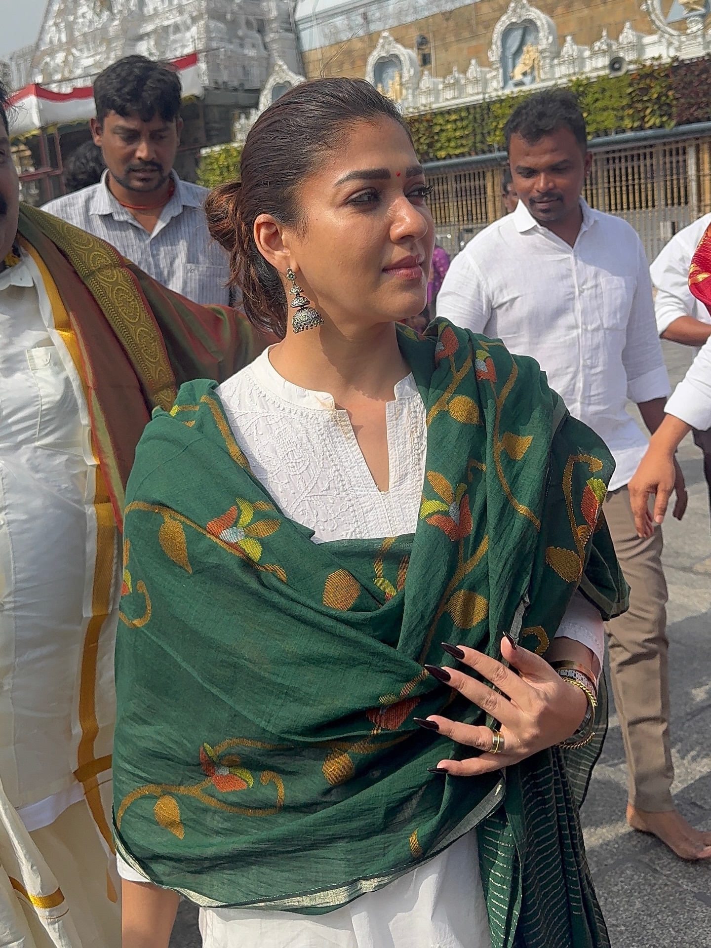 నయనతార ప్రొడ్యూసర్గా వ్యవహరించిన లవ్ ఇన్సూరెన్స్ కంపెనీ మూవీ ఏప్రిల్ 10న ప్రేక్షకుల ముందుకు రాబోతుంది.