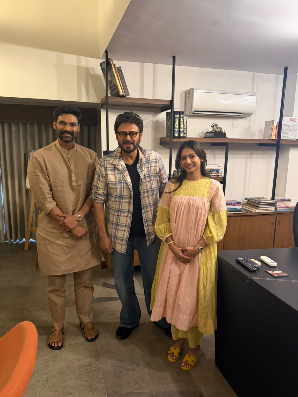 ప్రస్తుతం టైసన్ నాయుడు, హైందవతో పాటు మరో సినిమాలో హీరోగా నటిస్తున్నాడు బెల్లంకొండ శ్రీనివాస్.
