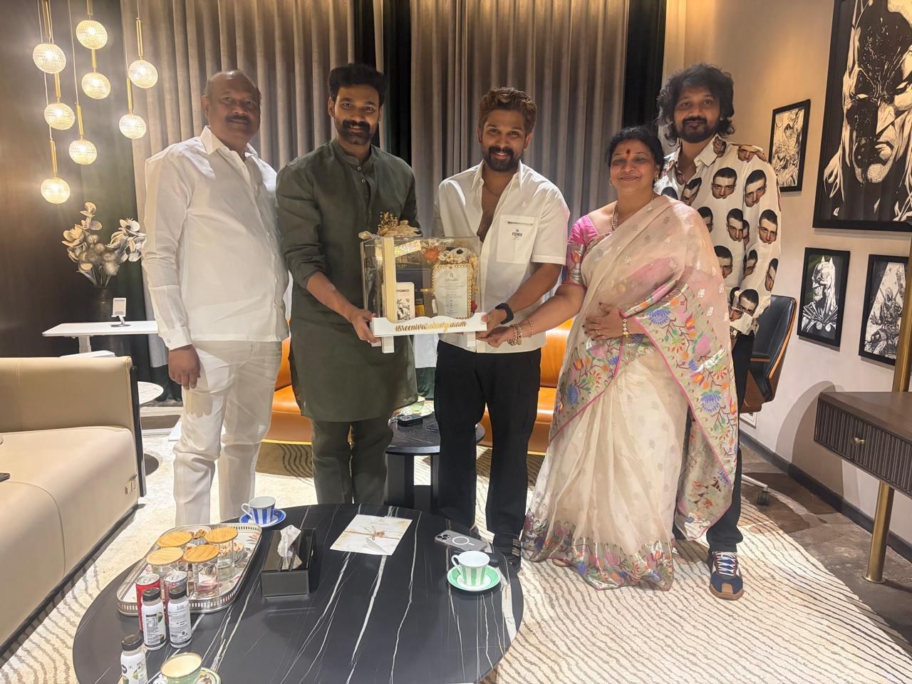 మే 1న హైదరాబాద్లో రిసెప్షన్ వేడుకను నిర్వహించబోతున్నారు. ఈ రిసెప్షన్కు చిరంజీవి, వెంకటేష్, అల్లు అర్జున్ సహా టాలీవుడ్ సెలిబ్రిటీలు అటెండ్ కాబోతున్నారు.