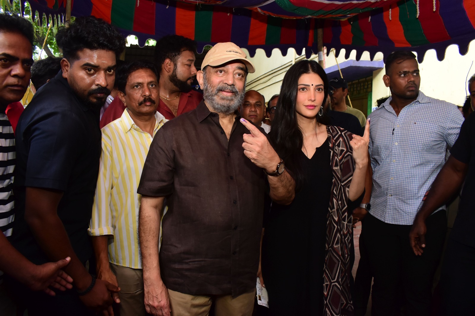 TN Election | తమిళనాడు అసెంబ్లీ ఎన్నికలు – ఓటేసిన సెలిబ్రిటీలు - Image 2