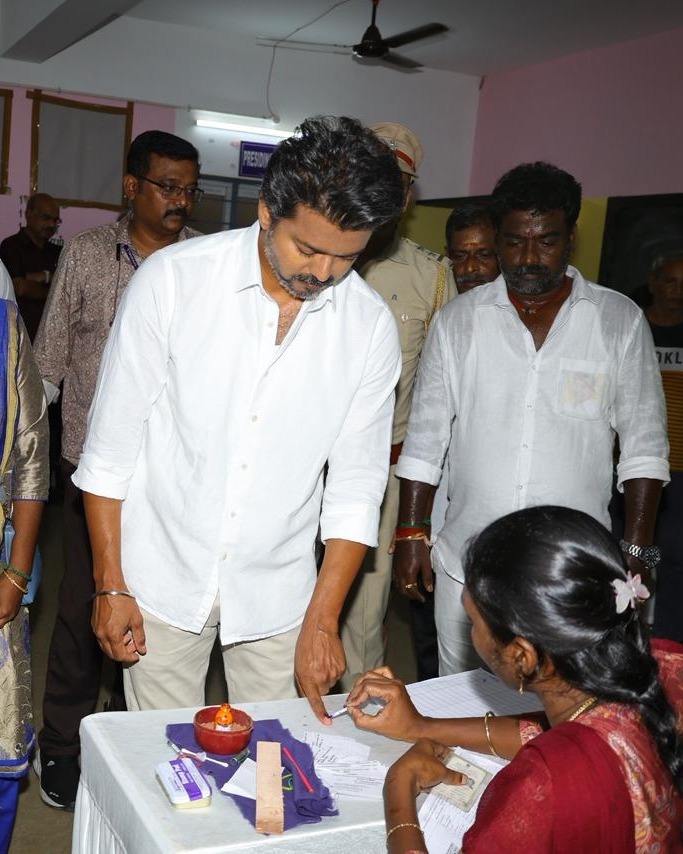 TN Election | తమిళనాడు అసెంబ్లీ ఎన్నికలు – ఓటేసిన సెలిబ్రిటీలు - Image 15