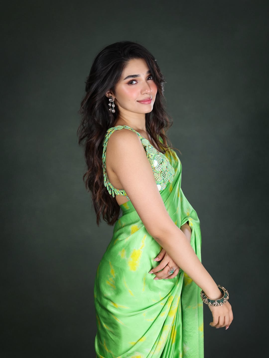 Krithi Shetty | చిలక పచ్చ చీరలో కృతి శెట్టి అందాల విందు - Image 3
