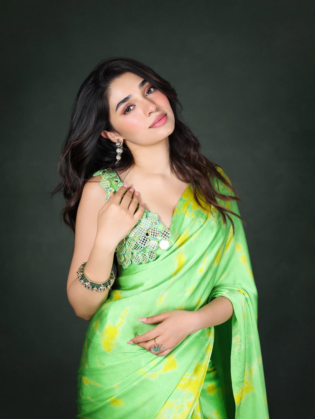 Krithi Shetty | చిలక పచ్చ చీరలో కృతి శెట్టి అందాల విందు - Image 4