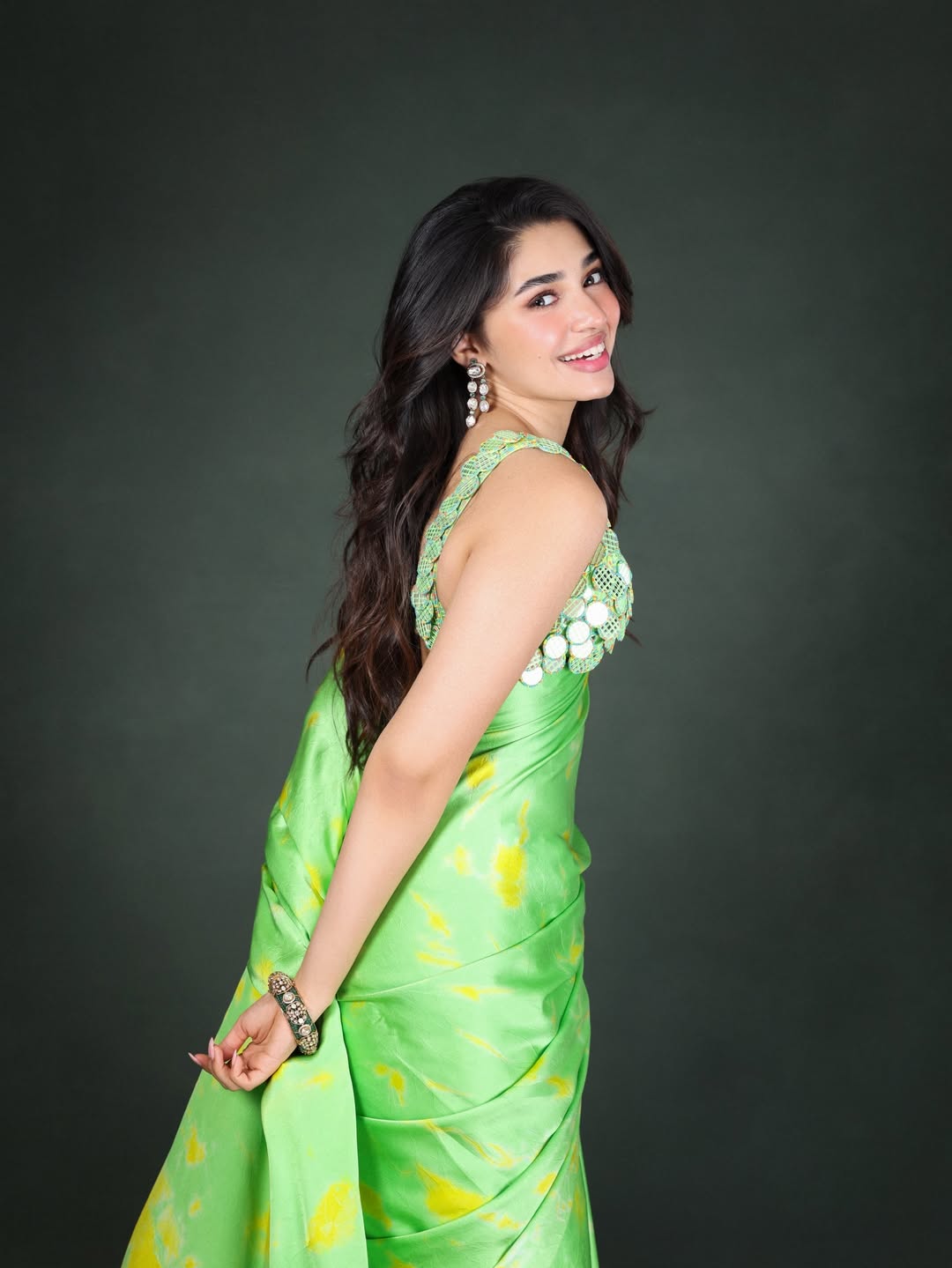 Krithi Shetty | చిలక పచ్చ చీరలో కృతి శెట్టి అందాల విందు - Image 6