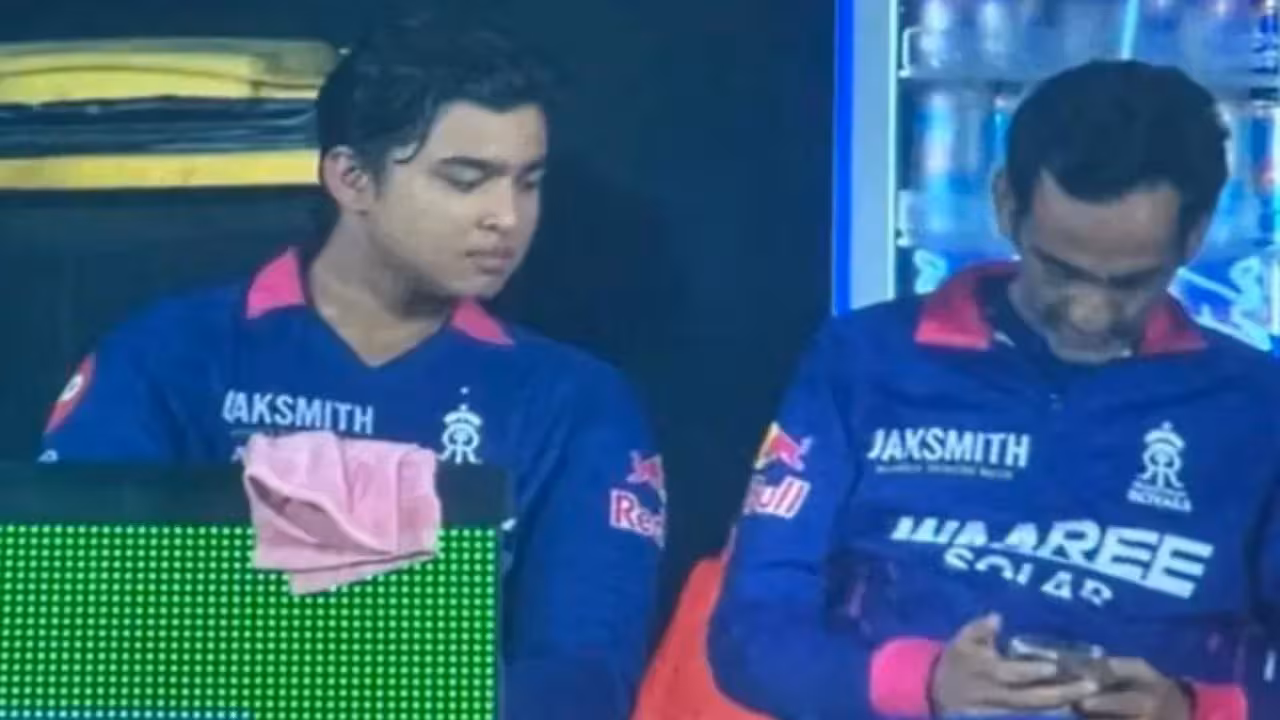 IPL 2026 | డగౌట్లో మొబైల్ వినియోగం.. రాయల్స్ జట్టు మేనేజర్కు రూ.లక్ష జరిమానా విధించిన బీసీసీఐ..!