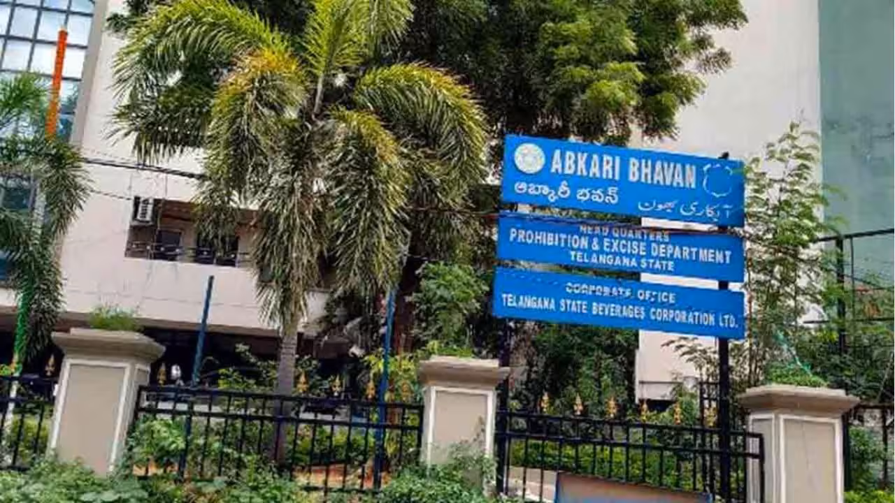 Excise Department | ‘ఉత్తమ అధికారిని దూషించిన కమిషనర్పై చర్యలు తీసుకోవాలి’