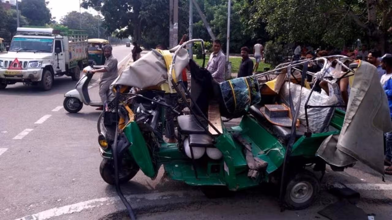 Auto Accident | కృష్ణా జిల్లాలో ఘోర ప్రమాదం.. ఆటో బోల్తా.. ఆరుగురి పరిస్థితి విషమం
