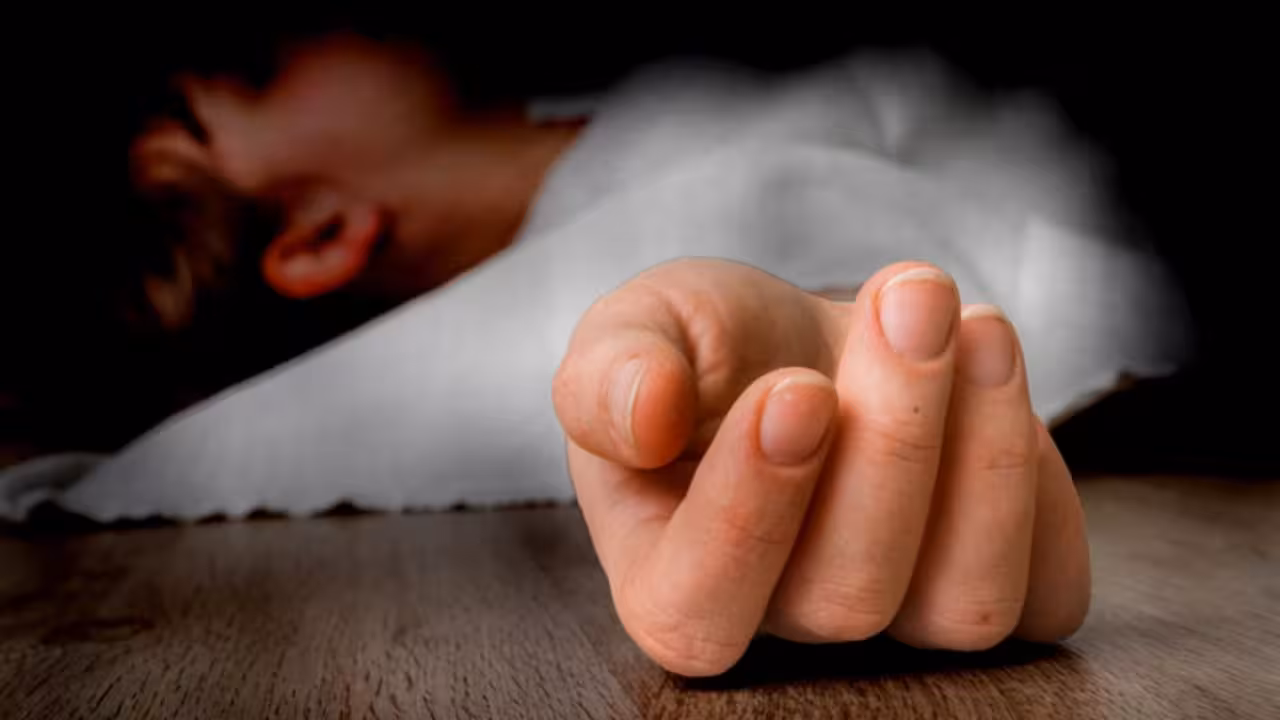 Own Son Killed| నీ కొడుకు నీలా లేడంటూ స్నేహితుల ఎగతాళి.. వెక్కిరింతలు తాళలేక కుమారుడినే చంపుకున్న తండ్రి