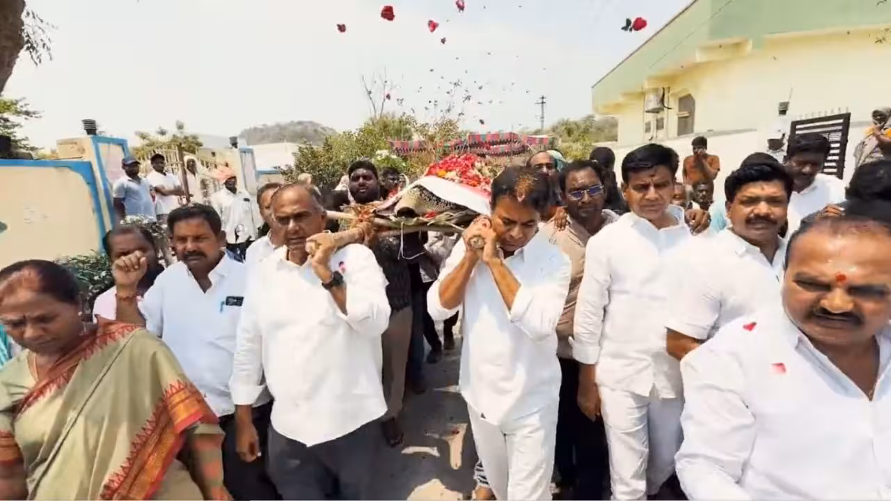 KTR | తెలంగాణ సత్తెమ్మ పాడె మోసిన కేటీఆర్
