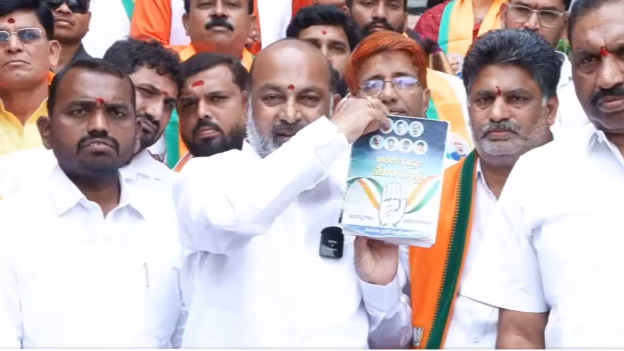 Bandi Sanjay | ఆత్మహత్యలొద్దు.. కలిసి కొట్లాడుదాం: ఆర్టీసీ కార్మికులకు బండి సూచన