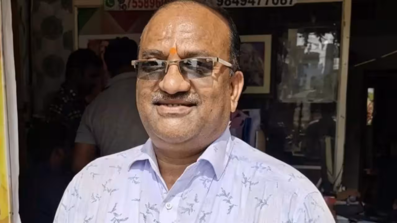 Compensation announcement | శంకర్గౌడ్ కుటుంబానికి పరిహారం ప్రకటన.. ఒకరికి ఉద్యోగం, రూ.10 లక్షల సాయం
