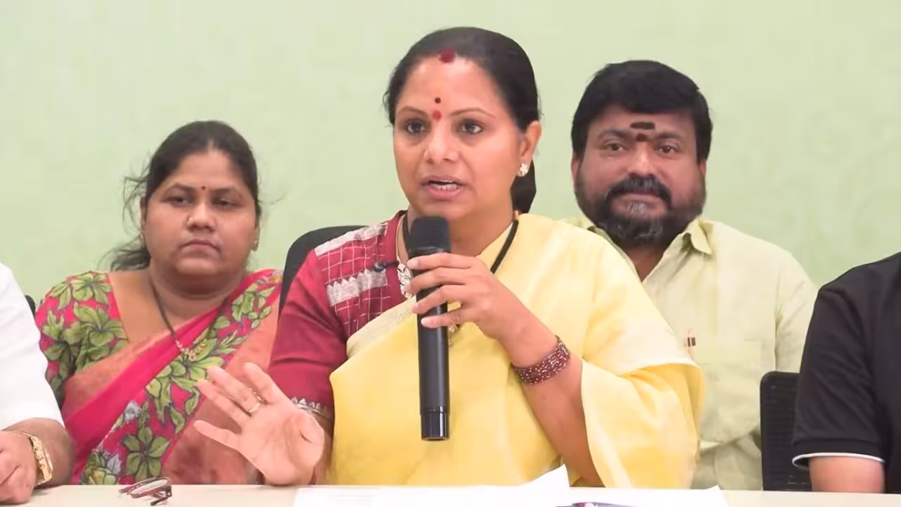 kalwakuntla Kavitha | ఫీజు నియంత్రణ చట్టం తేకపోతే ఉద్యమం తప్పదు: కవిత