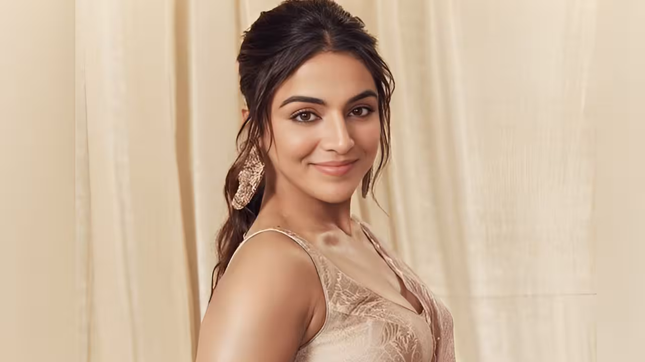Wamiqa Gabbi | తొలిసారి రూ.100కోట్ల క్లబ్లో వామికా గబ్బి మూవీ.. భావోద్వేగానికి గురైన భూత్ బంగ్లా బ్యూటీ..!