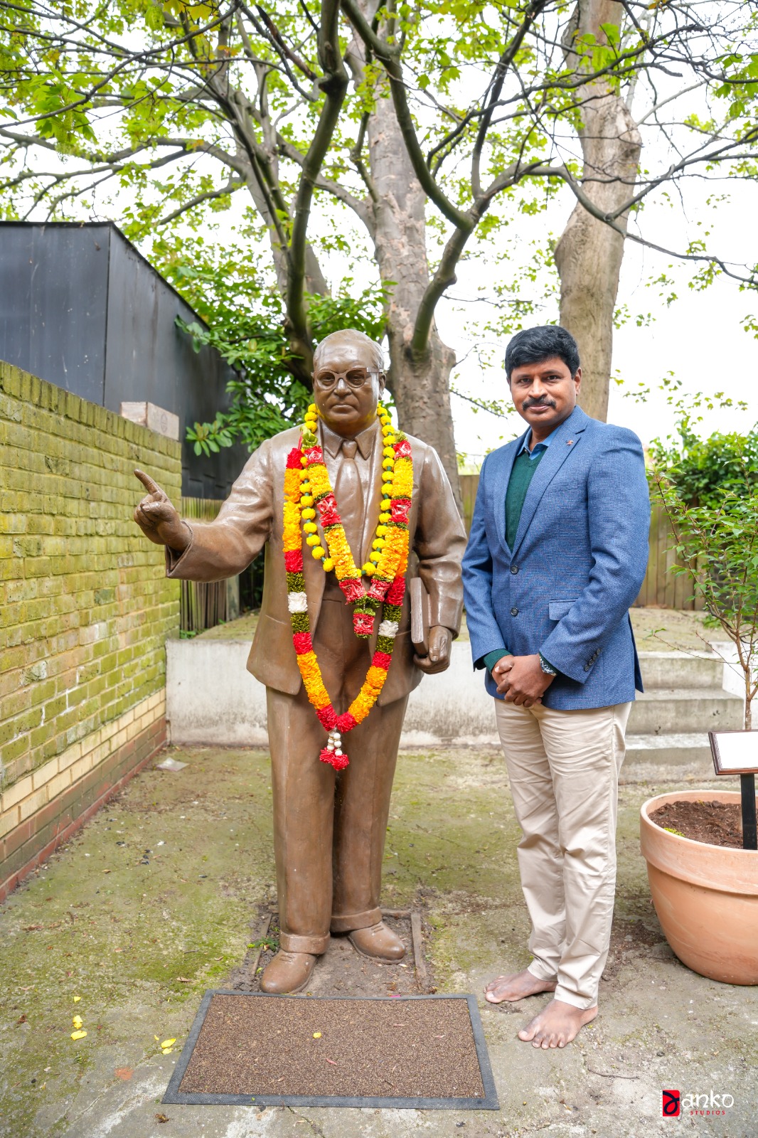 Santhosh Kumar | అంబేద్కర్ ఇంట్లో మాజీ ఎంపీ సంతోష్ కుమార్ - Image 12
