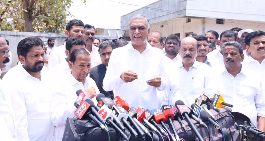 Harish Rao | అక్రమ కేసులు బంజెయ్.. ఆరు గ్యారంటీలు అమలు చెయ్: రేవంత్పై హరీశ్రావు ఫైర్