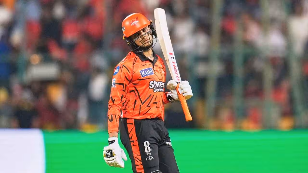Abhishek Sharma | అభిషేక్ శర్మకు ఐపీఎల్ గవర్నింగ్ కౌన్సిల్ షాక్.. 25 శాతం ఫైన్, 1 డీమెరిట్ పాయింట్..