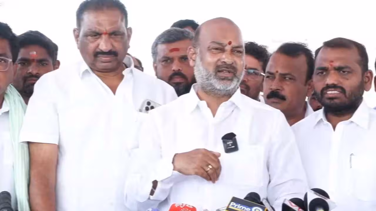 Bandi Sanjay | బీఆర్ఎస్తో బీజేపీ పొత్తు కలే.. రాహుల్ స్థానం కోసం రేవంత్ రెడ్డి తాపత్రయం