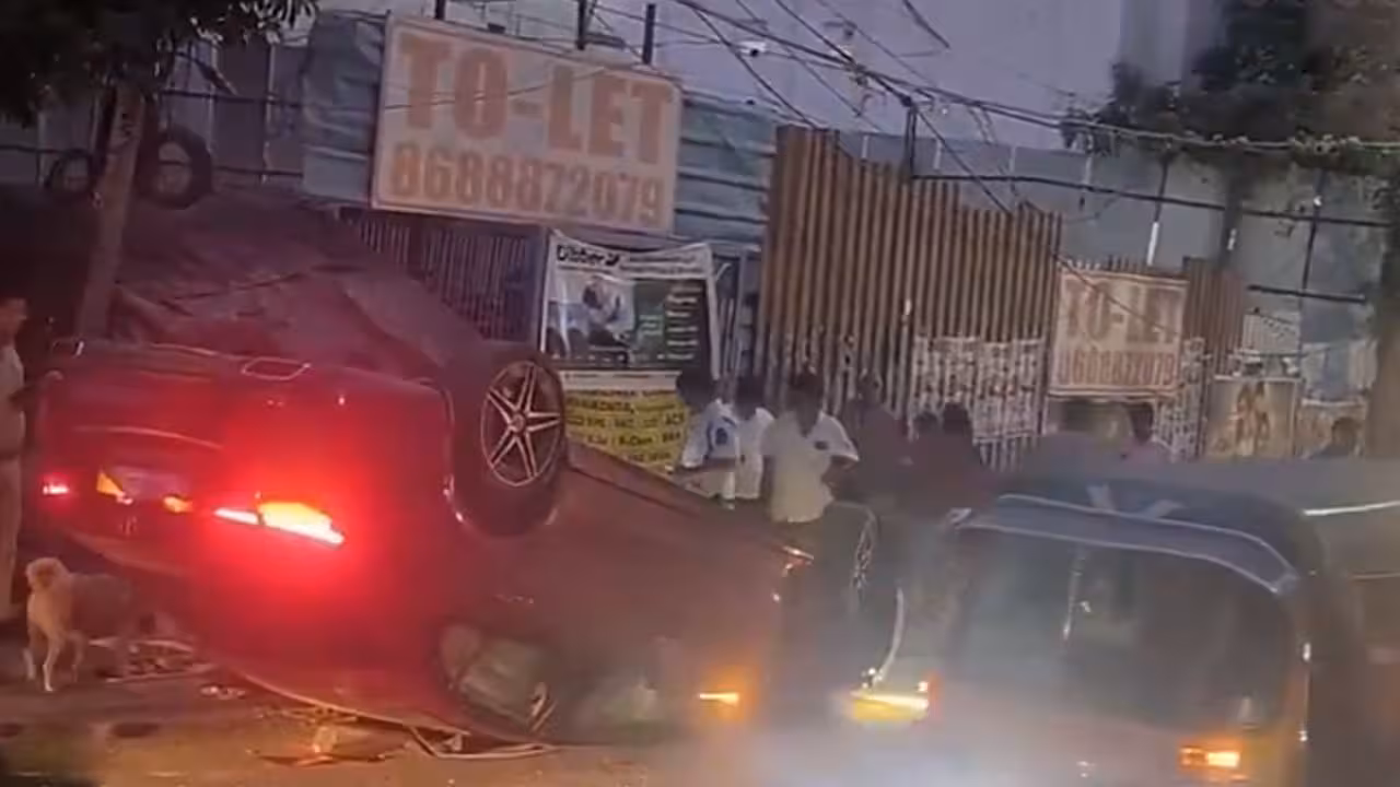 Benz car | ఫిలింనగర్లో బెంజ్ కారు బోల్తా.. భారీగా ట్రాఫిక్ జామ్