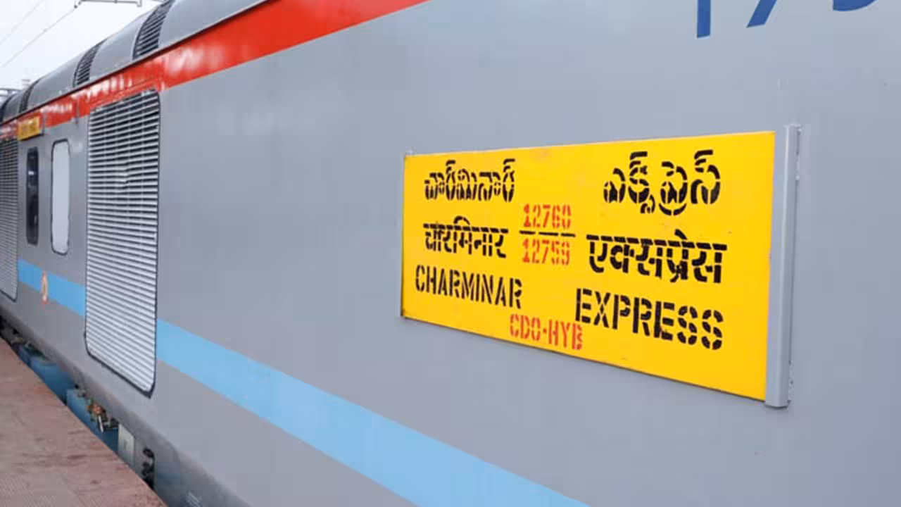 Charminar Express | చార్మినార్ ఎక్స్ప్రెస్లో భారీ అగ్నిప్రమాదం.. ప్రయాణికులు క్షేమం