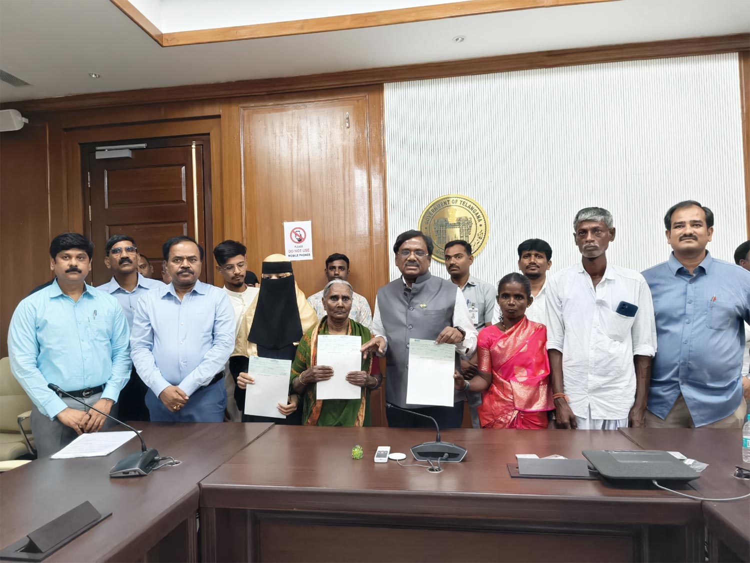 Telangana Govt Stands with Gig Workers Minister Vivek Hands Over Rs 5 Lakh Ex-Gratia to Deceased Workers Families