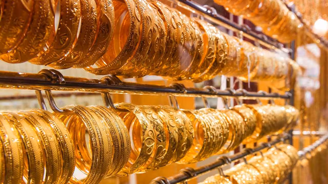 Gold And Silver Prices Today | బులియన్ మార్కెట్లలో అనిశ్చిత ధోరణి.. స్వల్పంగా తగ్గిన బంగారం ధరలు..