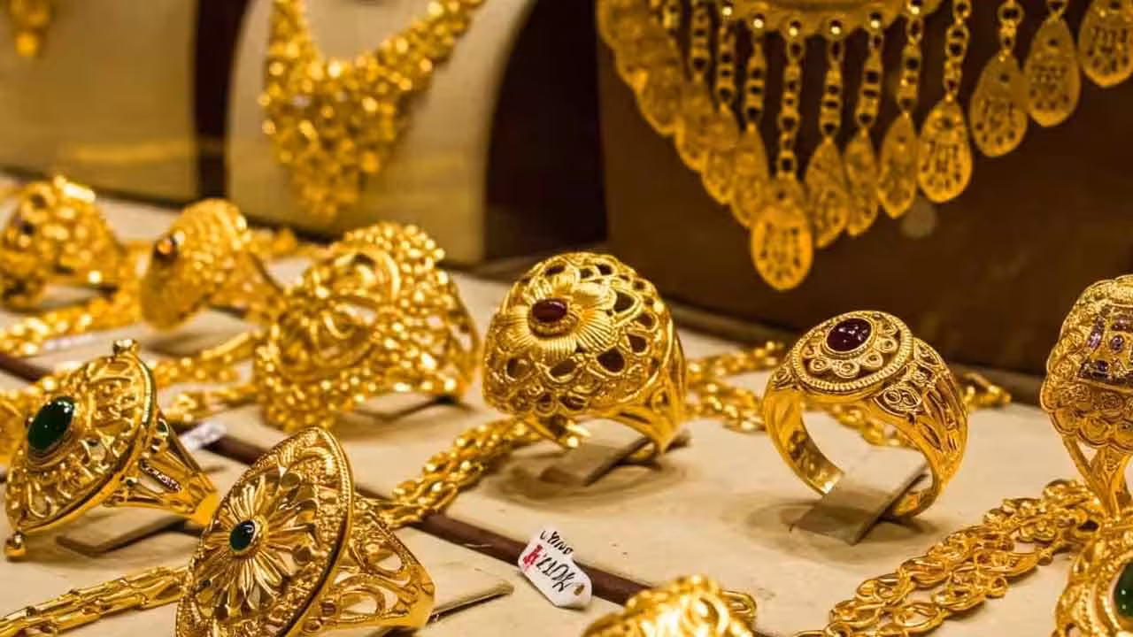 Gold And Silver Prices Today | భారీగా పెరిగిన బంగారం ధరలు.. మార్కెట్లలో అనిశ్చితి..