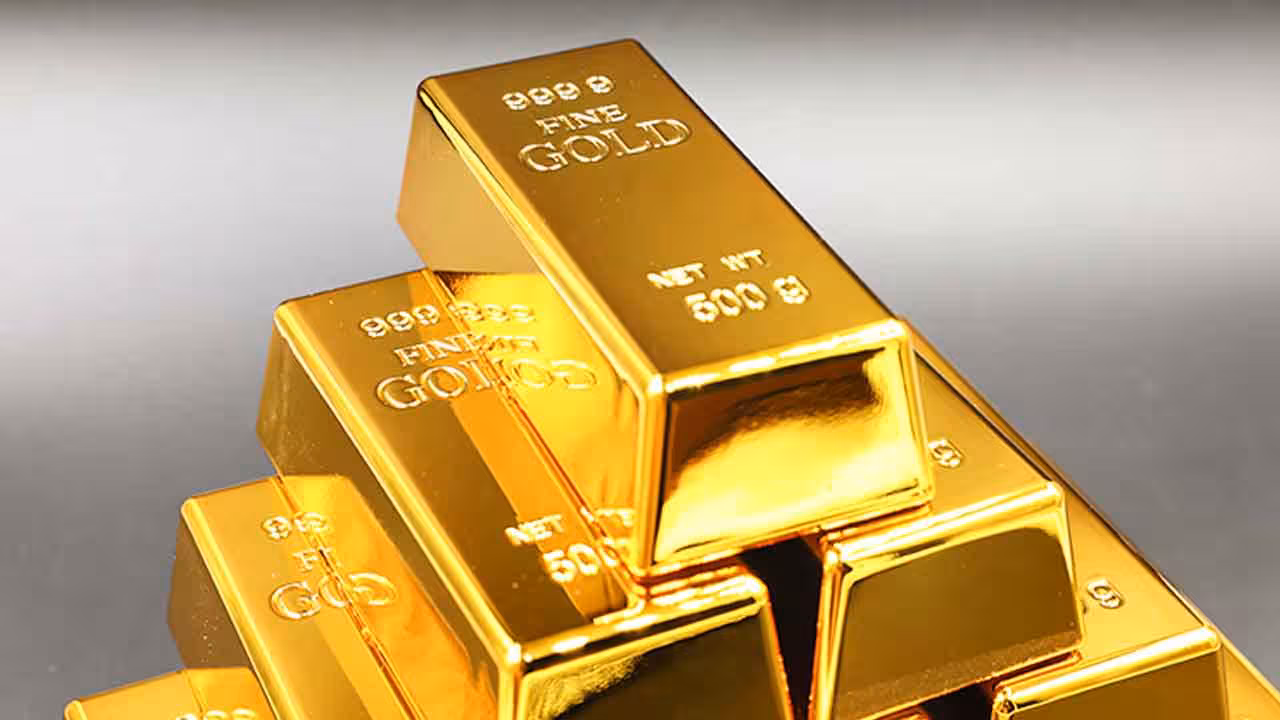 Gold And Silver Prices Today | స్వల్పంగా తగ్గిన బంగారం, వెండి ధరలు.. పెట్టుబడులు పెట్టేందుకు చాన్స్ వచ్చిందా..?