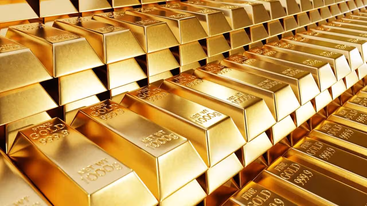 Gold And Silver Prices Today | భారీగా తగ్గిన బంగారం ధరలు.. పెట్టుబడిదారుల్లో ఆందోళన..
