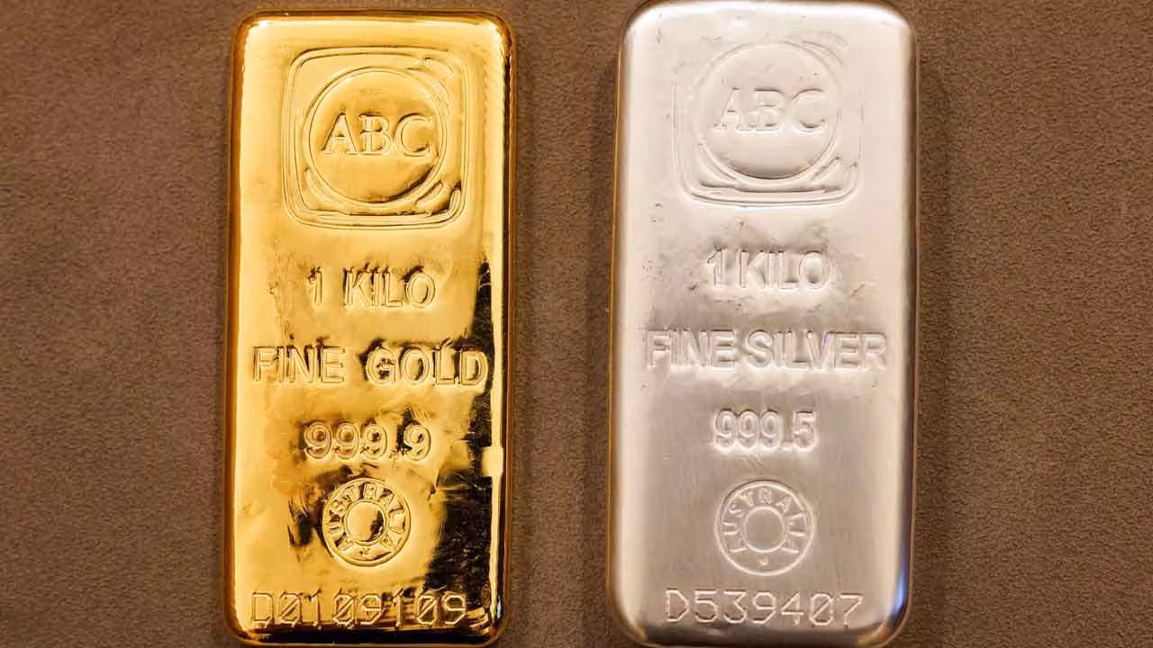 Gold And Silver Prices Today | ఈక్విటీ మార్కెట్ల ప్రభావం.. స్వల్పంగా తగ్గిన బంగారం, వెండి ధరలు..