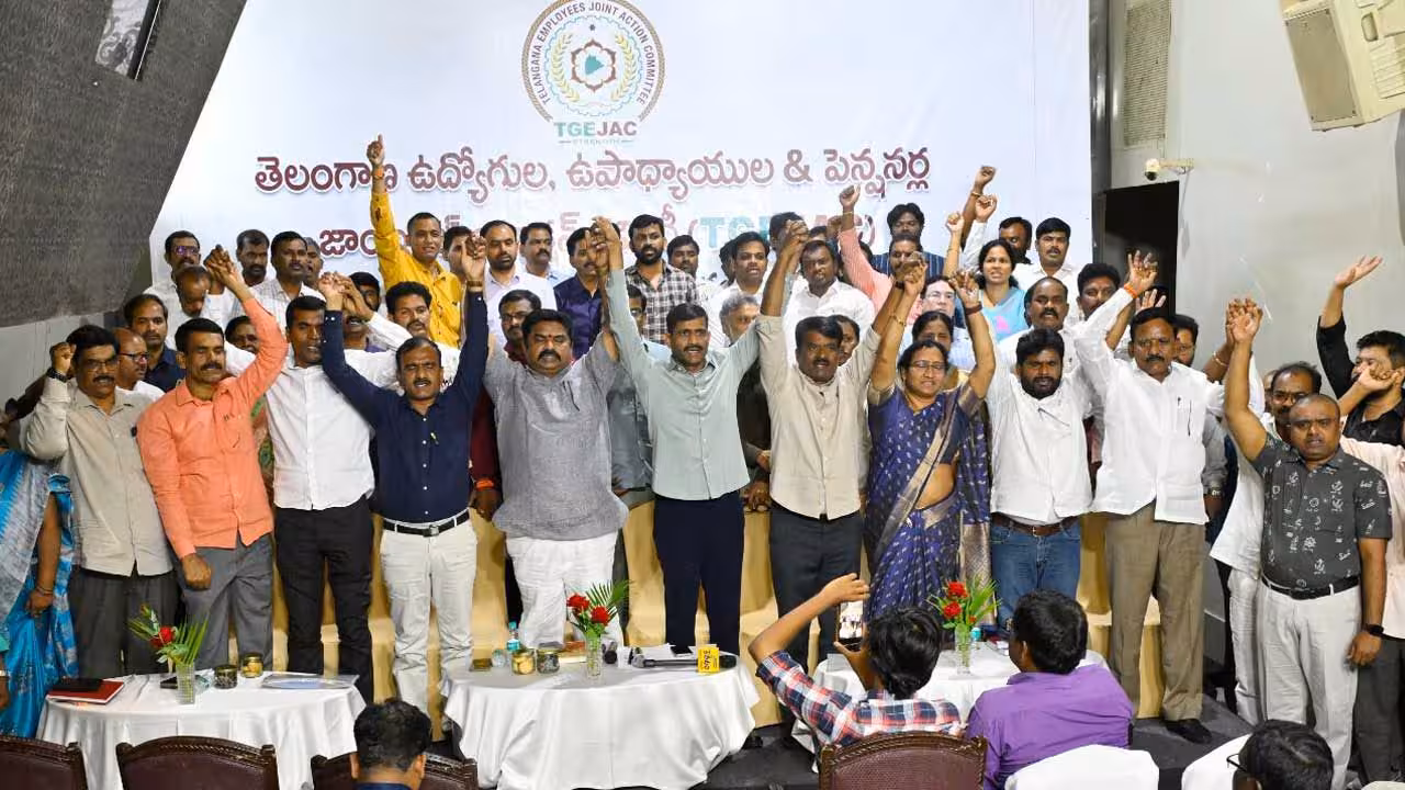 PRC | జూన్ 2 నాటికి ‘పీఆర్సీ’ ప్రకటించాల్సిందే.. రేవంత్ సర్కార్కు ఉద్యోగుల అల్టిమేటం