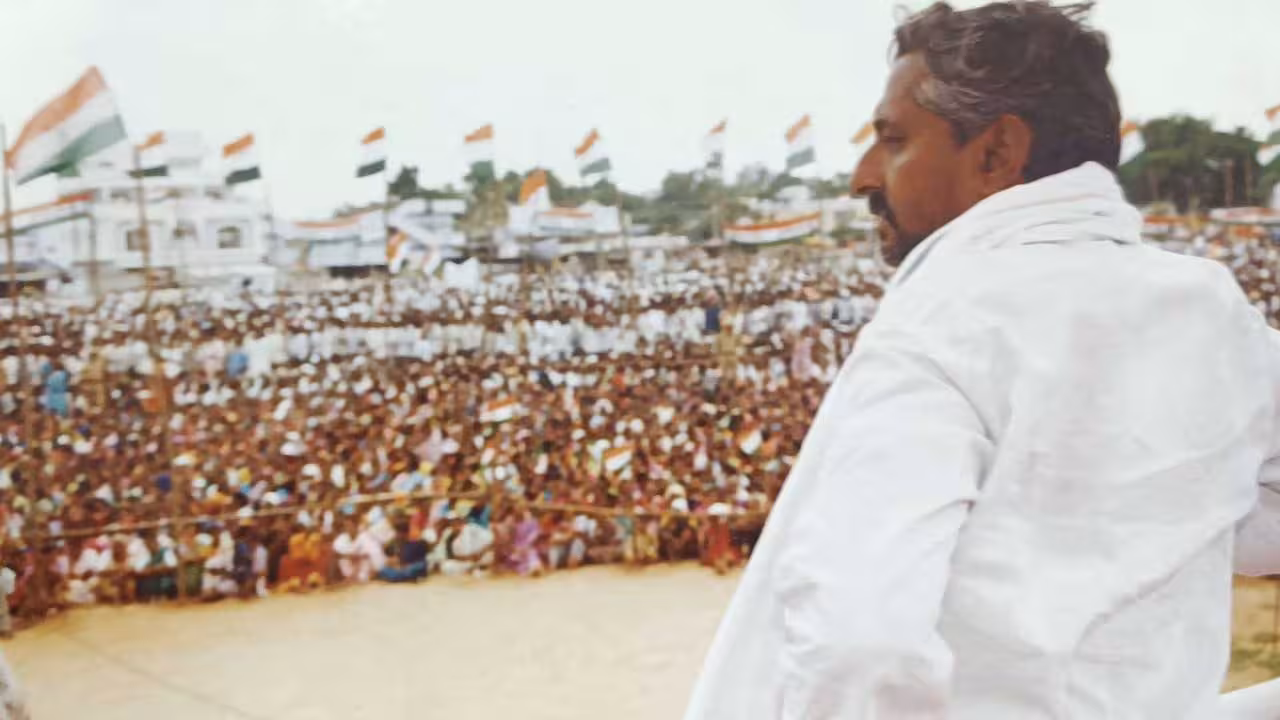 Jeevan Reddy | వెల్డన్ జీవన్ రెడ్డి.. వెన్ను తట్టిన రాజీవ్ గాంధీ