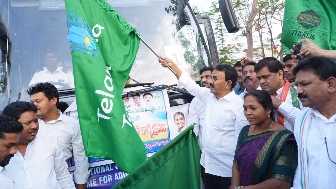 Adivasi Tourism | ఆదివాసీ టూరిజం ఎక్స్పోజర్ ప్రోగ్రాం.. ఉట్నూరు నుంచి హైదరాబాద్కు 200 మంది ఆదివాసీ పర్యాటకులు