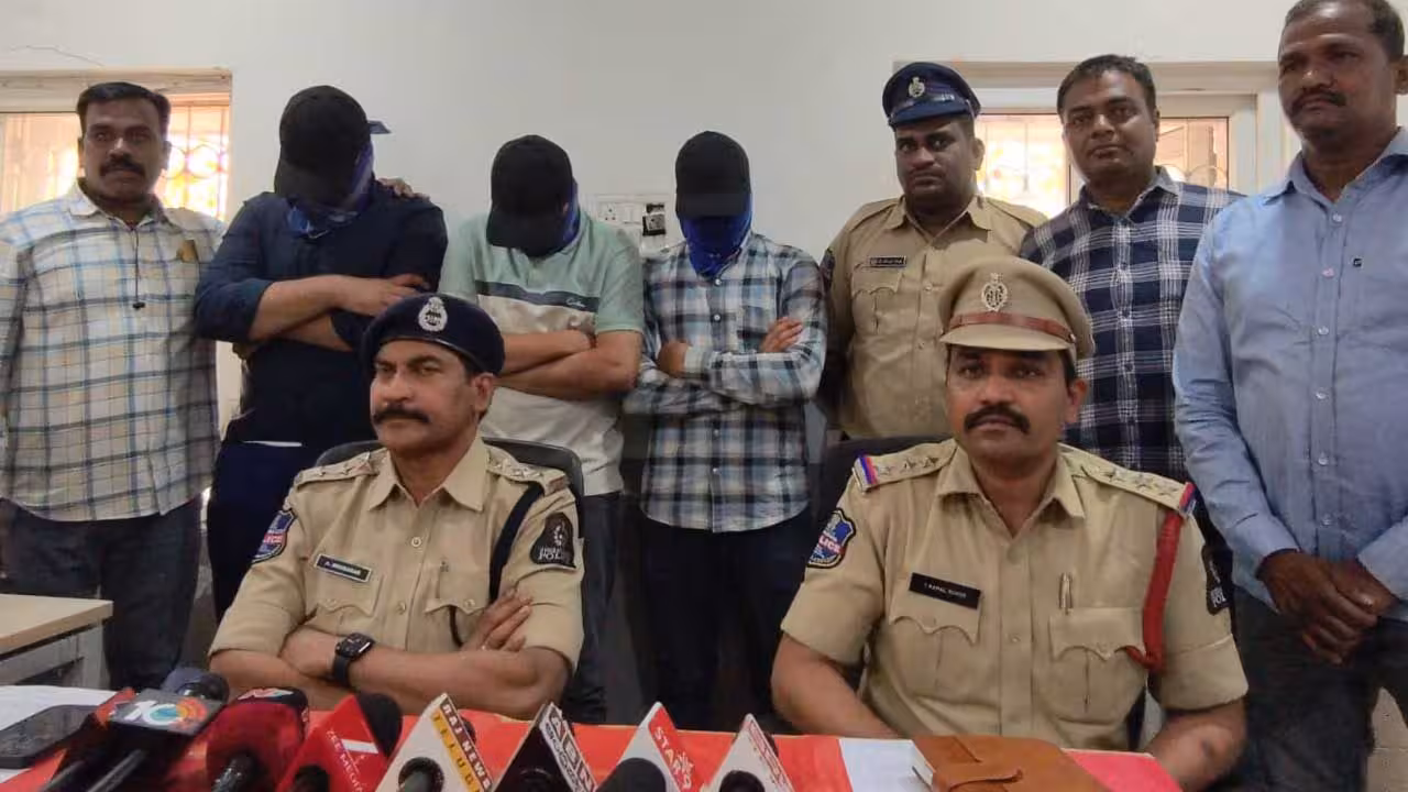 Hyderabad | సొంతింట్లో బంగారు దొంగతనం.. కుమారుడితో సహా ముగ్గురు అరెస్ట్